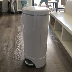 Munchkin STEP Diaper Pail