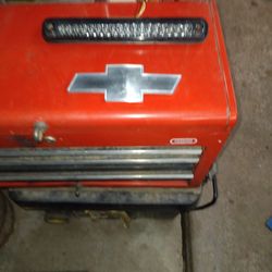 Luz De Breca  Trasera.  Y Logo De Chevy  Es De iluminio  50 Por Los Dos