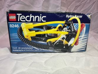 Vintage 1999 LEGO Technic Hydro Racer (Set #8246) – Factory Sealed