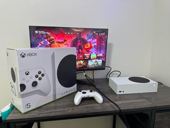 Xbox Series S + Monitor Bundle