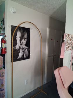 Gold Metal Arch Stand
