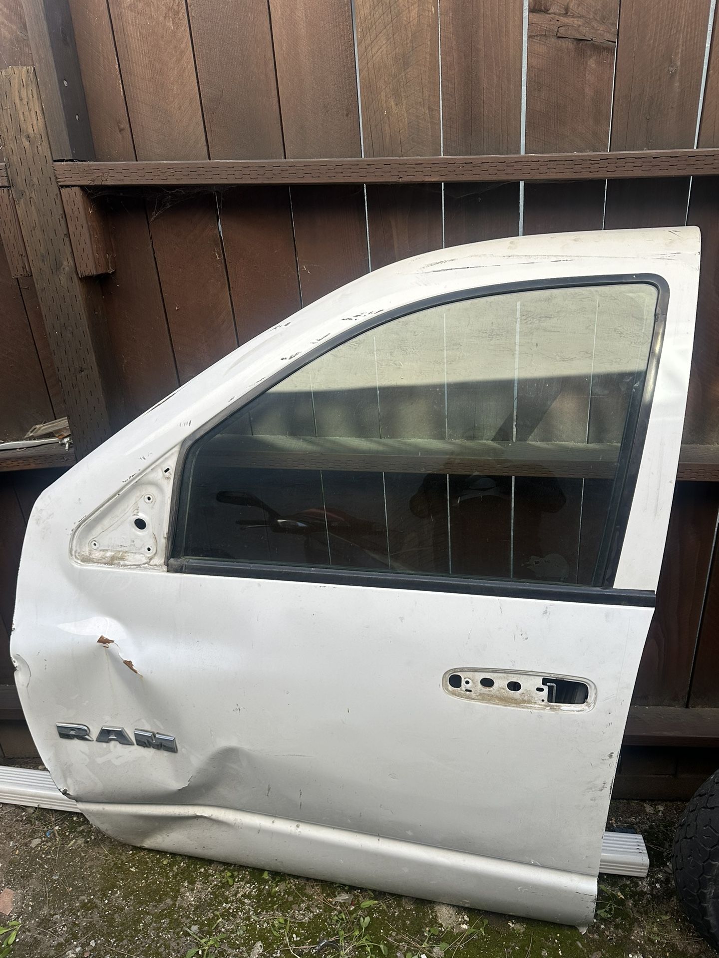 2008 Dodge Ram 1500 Driver Door