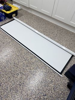 Projector screen
