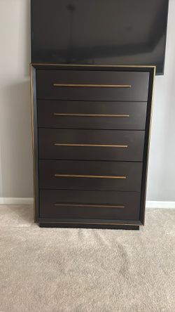 Chess / Dresser