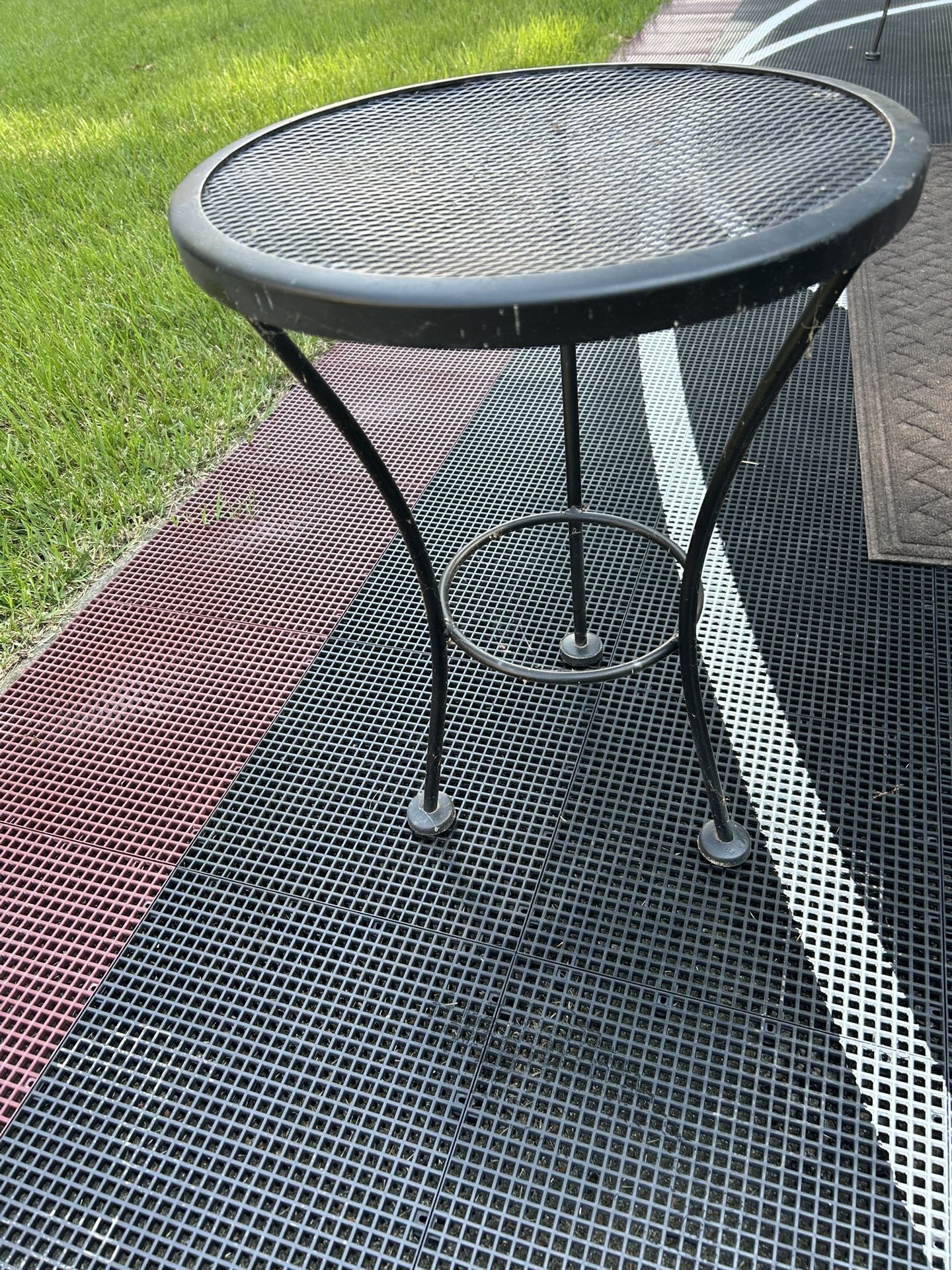 Beautiful Wrought Iron Patio Furniture Collection- Excellent Condition