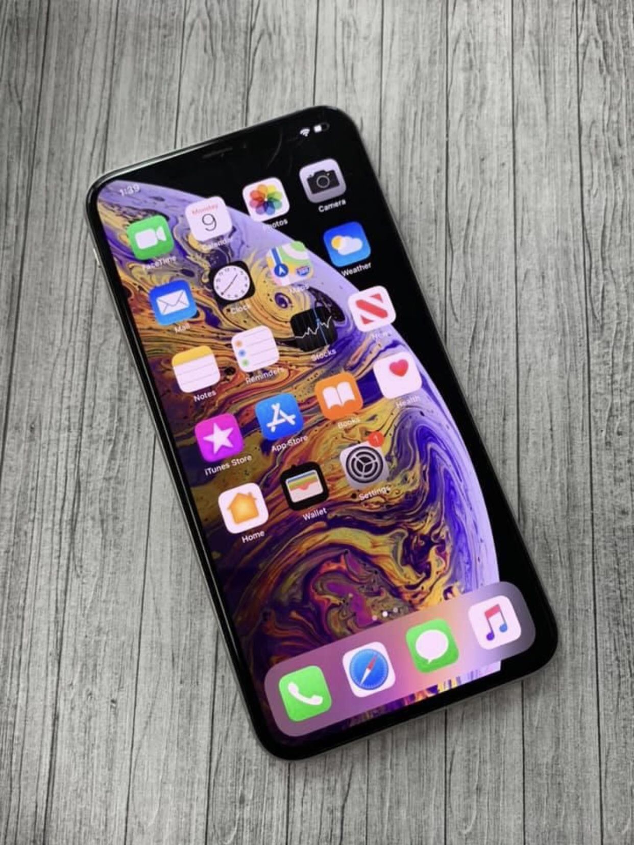 iPhone XS Max 64GB AT&T , Cricket H2O And Net 10
