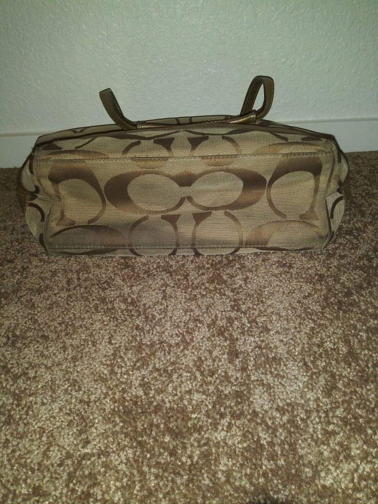 Coach Wine Shoulder Bag for Sale in Las Vegas, NV - OfferUp
