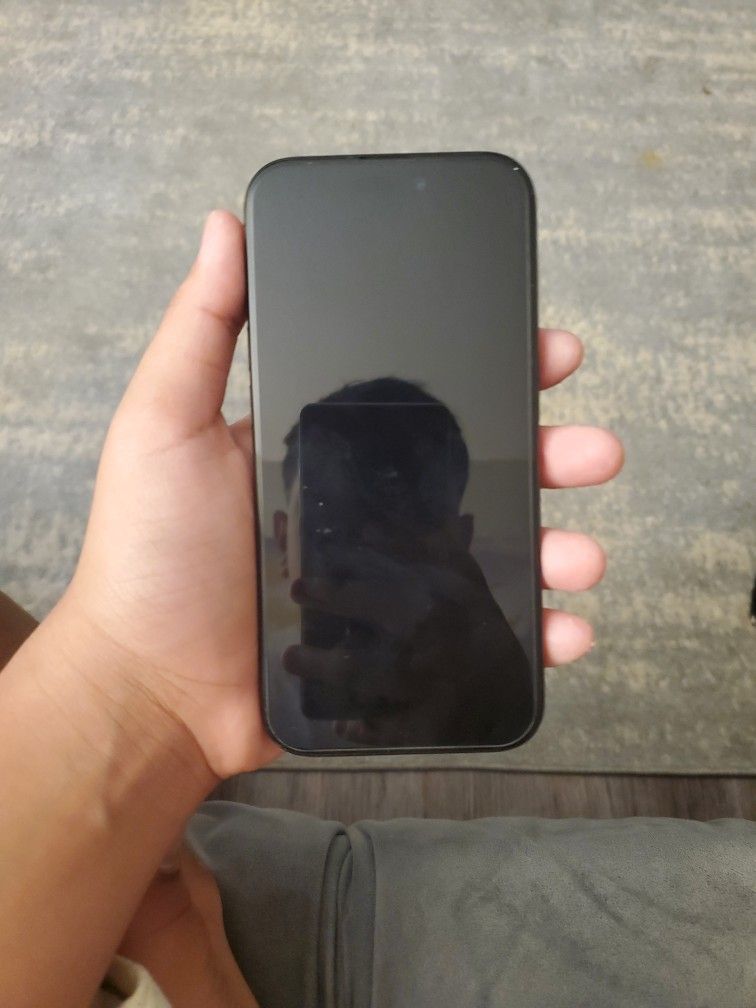 IPhone 15 pro black titanium