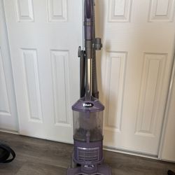 Navigator Shark Vacuum Lift Away