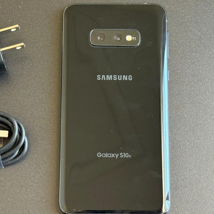 Samsung Galaxy S10e , 128GB  , Unlocked   for all Company Carrier ,  Excellent Condition  Like New 