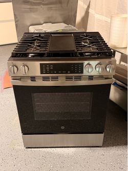GE 30” Slide-In Front-Control Gas Range — Model GGS600AVFS
