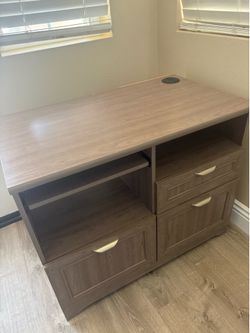Desk / work station