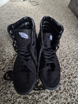 Hightop black vans size men 6.5 women 8
good condition