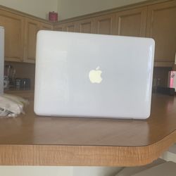 Apple MacBook Laptop 