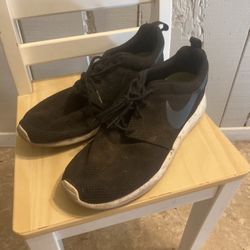 Nike Size 9.5 Beaters 15$ 