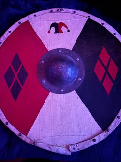 This Harley Quinn-themed Viking shield features a red and black diamond pattern with a central steel boss.