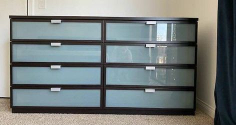 8-Drawer Dresser with Glass Fronts