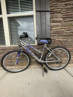 Mongoose MGX Virage Women s Bike for Sale in Suwanee GA OfferUp