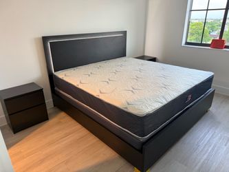 Brand New Queen Bed with Mattress and 2 Nightstands / Cama Queen con Colchon y 2 Mesas de Noche Nuevo