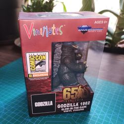 ViniMates Godzilla 1962 Glow In The Dark SDCC Exclusive