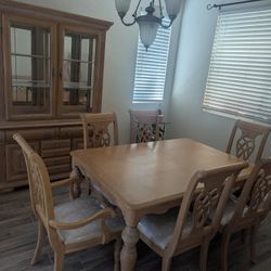 Table and matching hutch great shape
