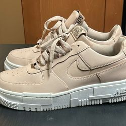 Nike shoe women size 7.5