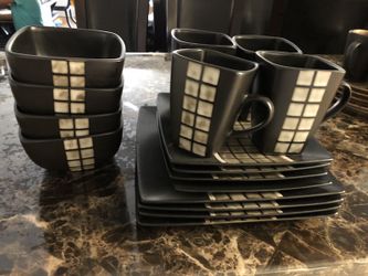 Dining plate set
