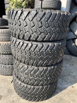 Vendo 305-55-R20 las 4 llantas Nitto por $200