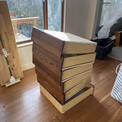 Dresser Modular, Free