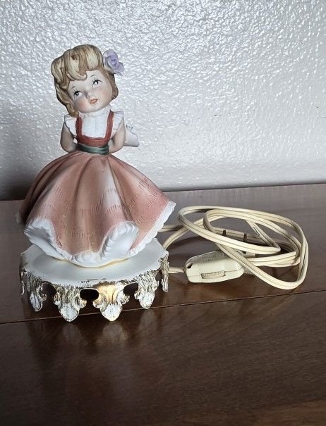 Vintage 1960s Underwriter Laboratories Ceramic Girl Night Light.