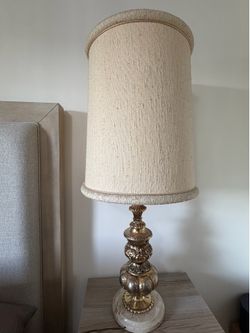 Elegant Vintage Table Lamp – Excellent Condition