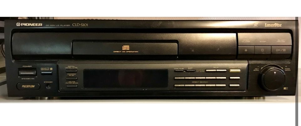 Pioneer LaserDisc & CD Player Model CLD–S201