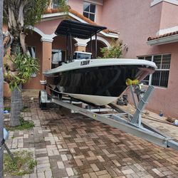 2010 18 ft boat mojito panga made by rivolta yachts has a 2015 mercury 115 hp pro xs