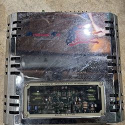 800 Watt American Pro Amplifier