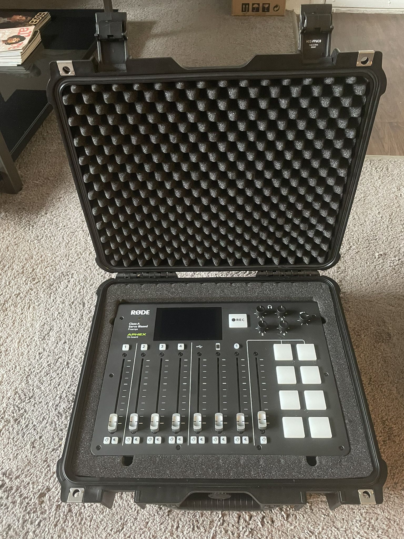 Rodecaster Pro, Case and 2 Boom Mic Stands