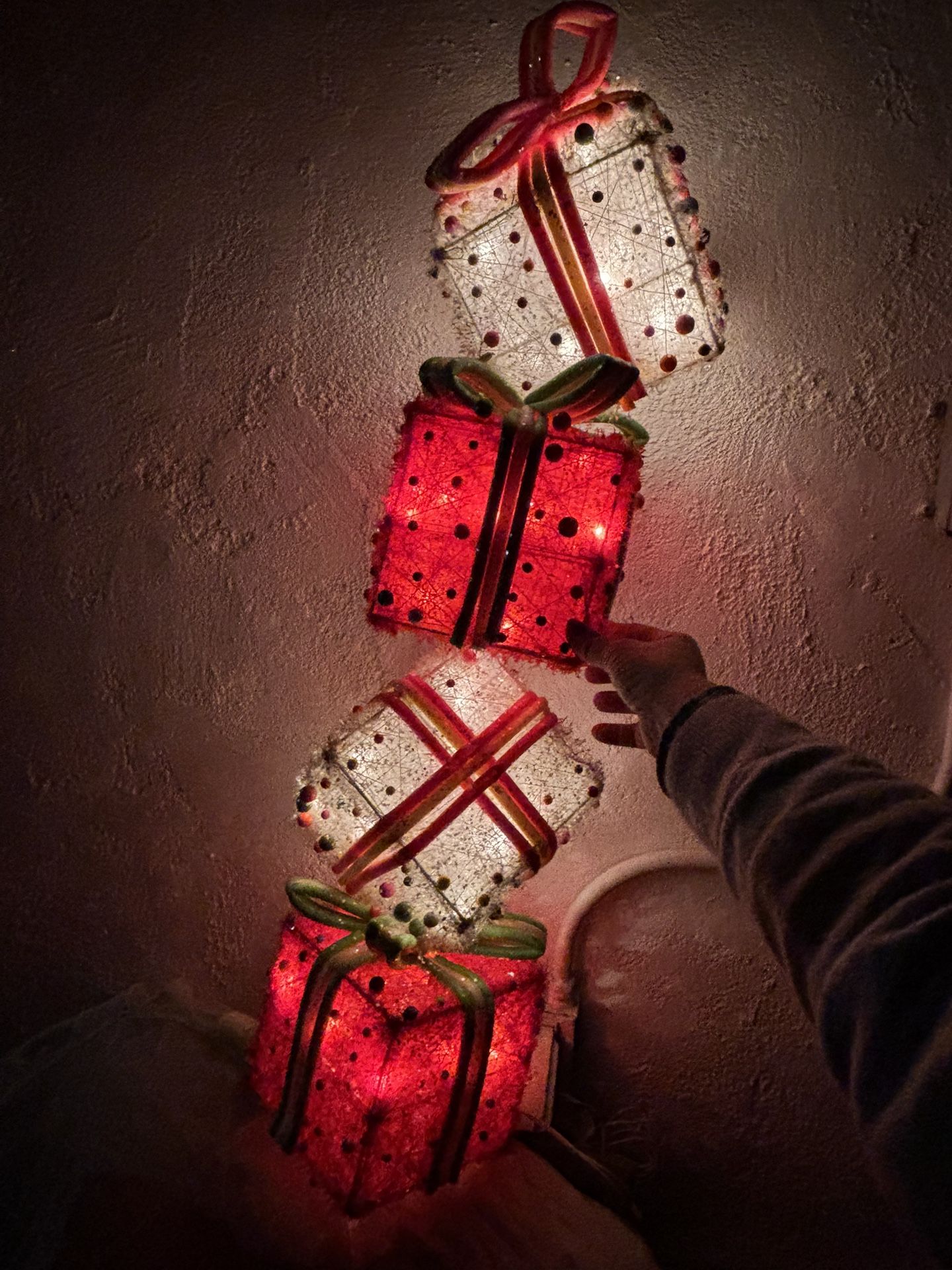 Christmas decor light up pile of gifts red & white white gift boxes has vintage look