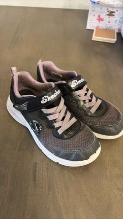 Girl’s Skechers Shoes size 3.5