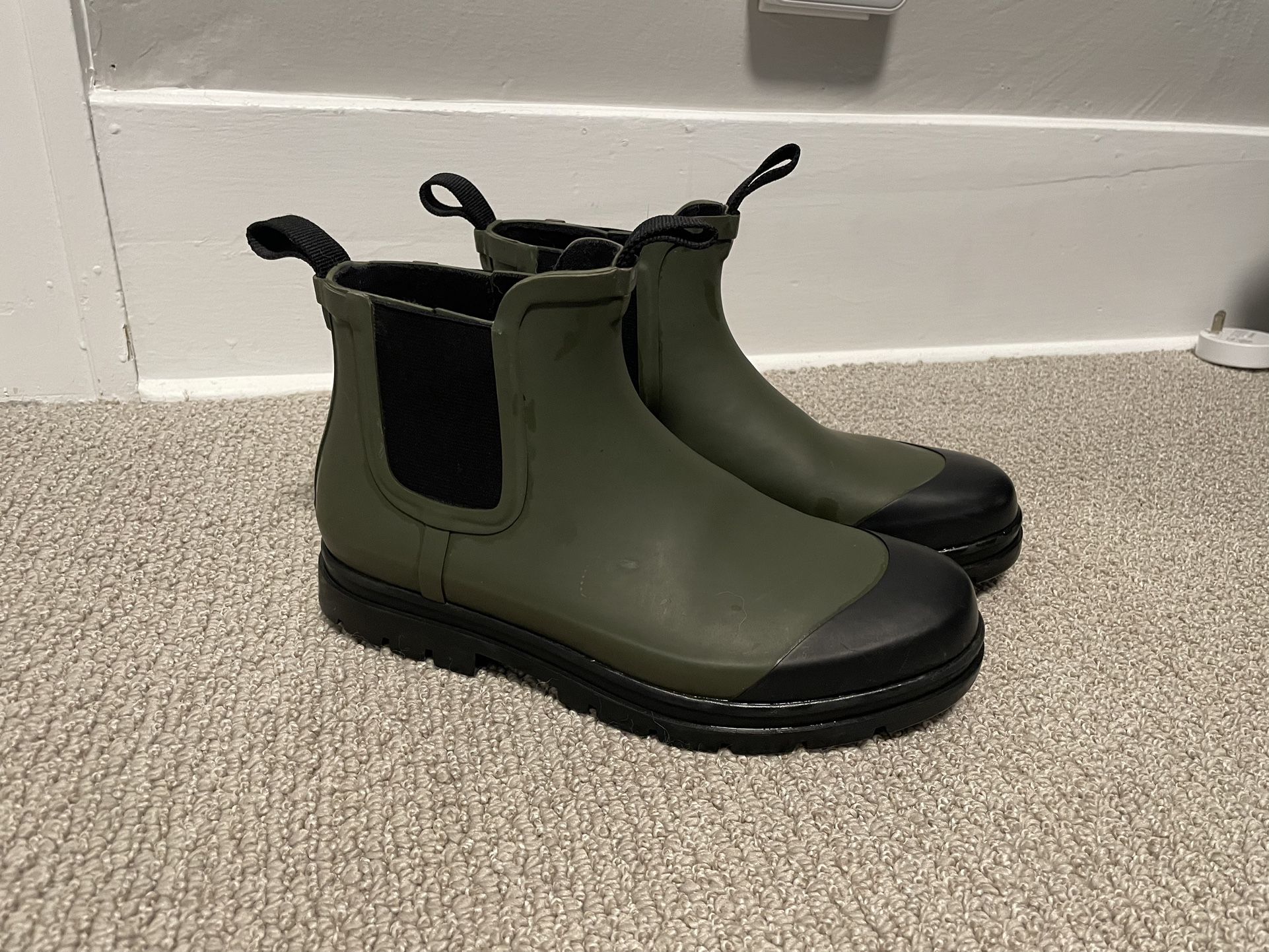 Everlane Women’s Chelsea Boot Size 9