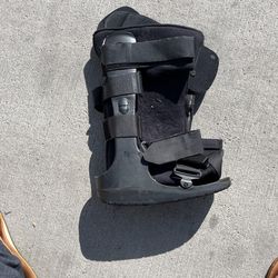 Men’s Medical Boot 12-13 Basically New