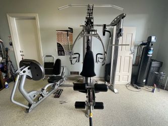 HOIST FITNESS V-4 ELITE GYM