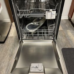 Bosch 100 Series 24-in Top Control Built-in Dishwasher ( Stainless steel ) 