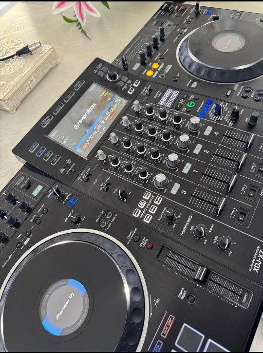 Pioneer Xdj Xz Dj Controller