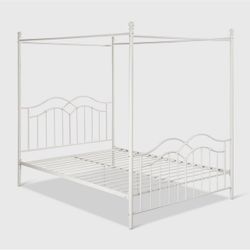 Canopy Bed 