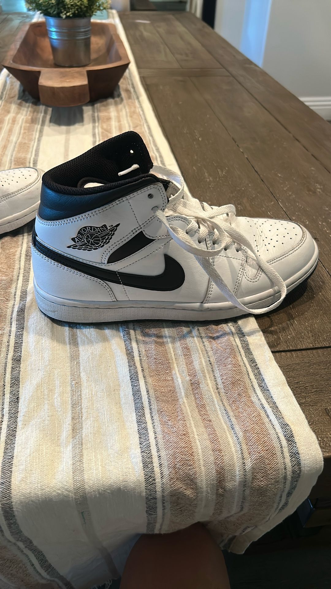 Size 8 Mens Nike Air Jordan 1’s Black & White