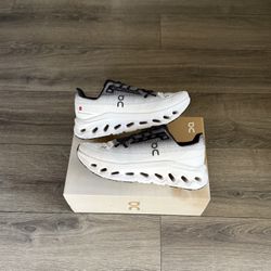 ON RUNNING CLOUD-TILT “BLACK IVORY”