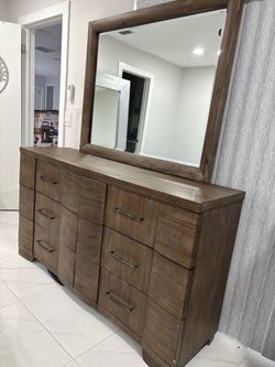 Dresser set