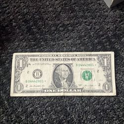 Star note one dollar bill