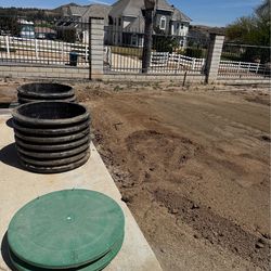 Septic tank riser and cap