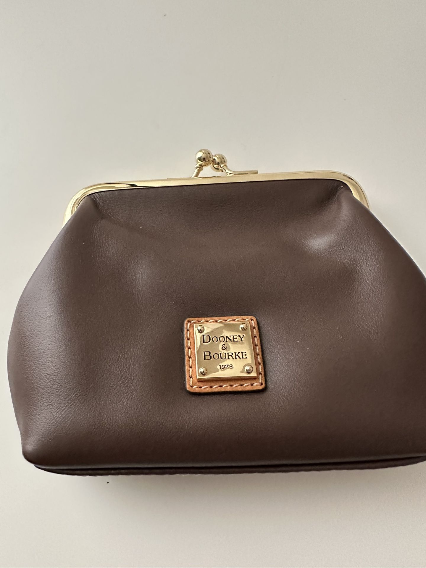 Dooney And Bourke Kiss Lock Coin Purse/wallet