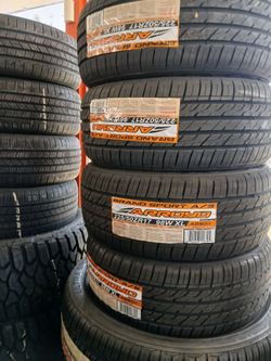 Tengo un set de llantas nuevas 225 50 17 de la marca arroyo